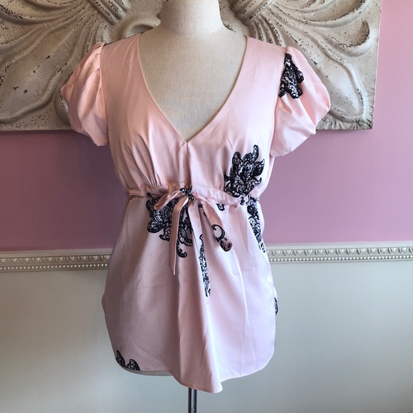 EXPRESS satin pink/ black deep V cap sleeve blouse - Picture 1 of 6